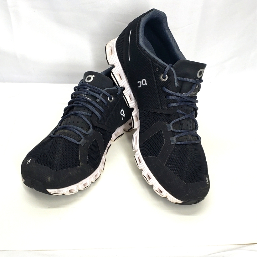 On Cloud Running shoe black white lace up athletic sneaker 7.5